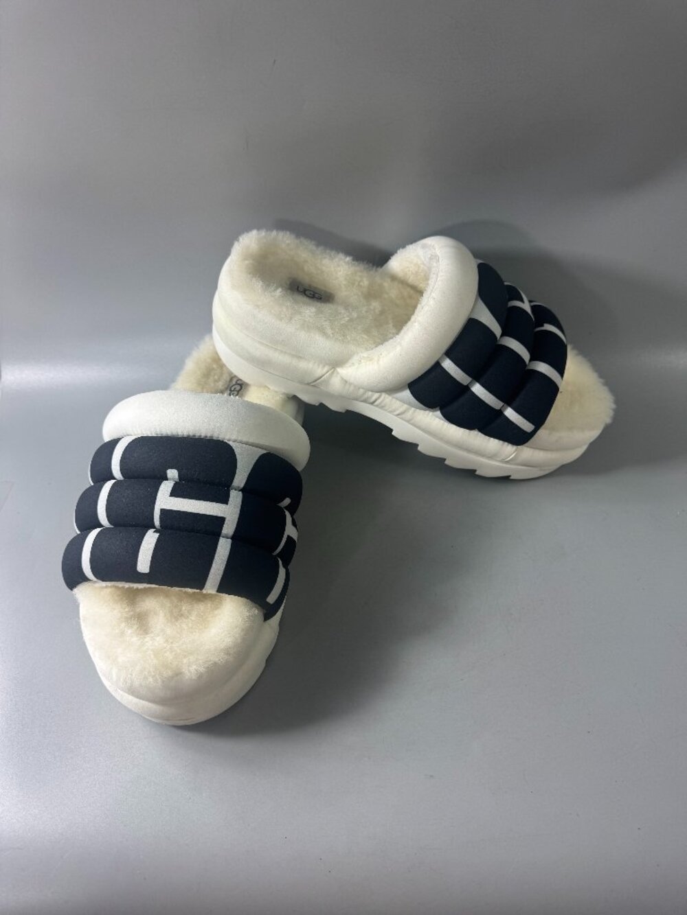 Ugg maxi slide logo quilted puff platform slipper sandals white black, Size 8
